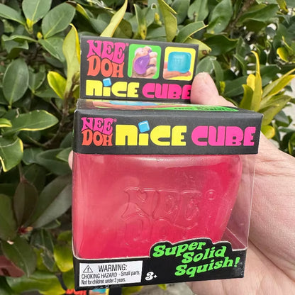 Needoh Nice Cube Antistress Sensoriale, Giocattolo per Ansia E Concentrazione, Cubo Sensoriale Da Scrivania per Adulti E Bambini